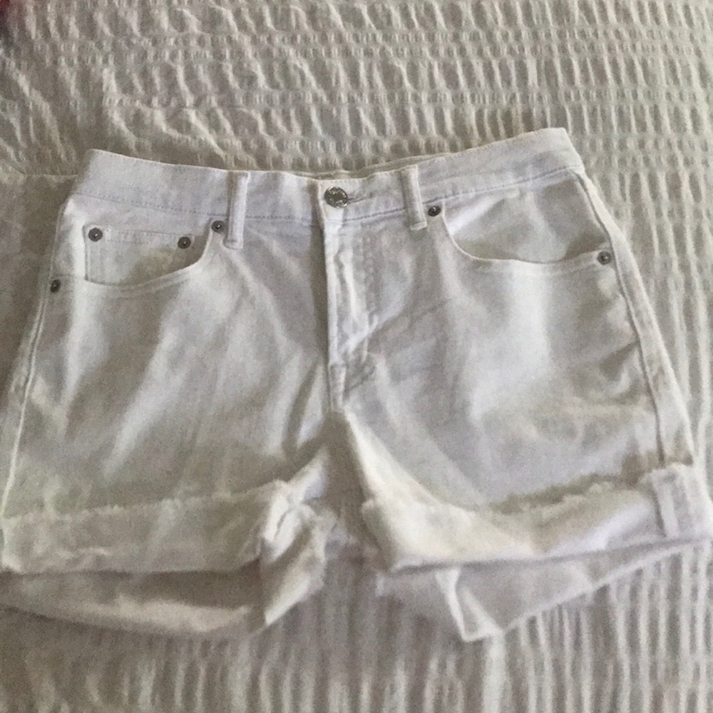 GAP WHITE SHORTS